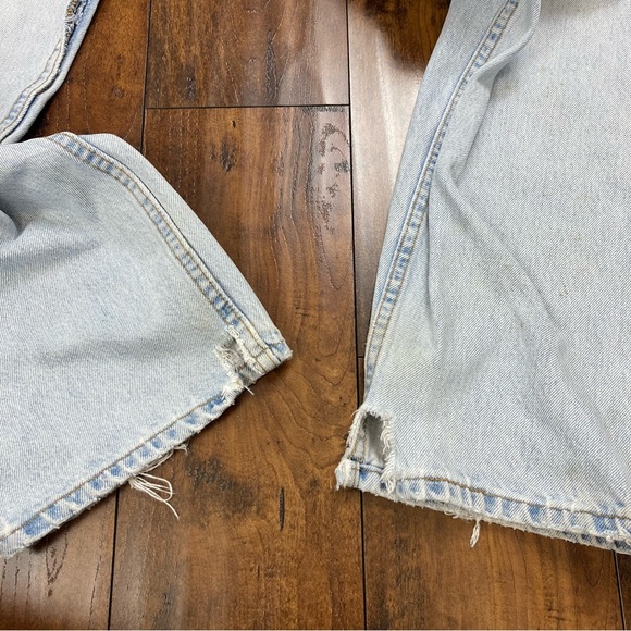 LEVI’S Ladies 560 Jeans VINTAGE DISTRESSED Loose Fit 90s Size 13 JR M Light Wash - Picture 15 of 16